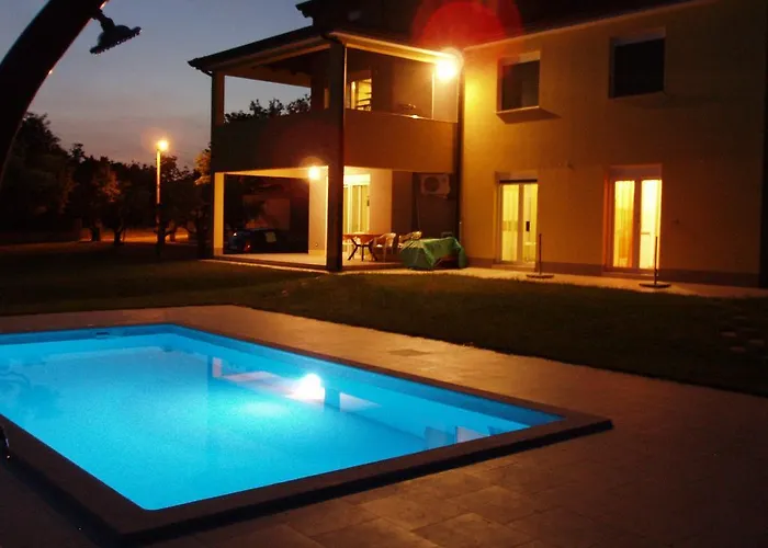 Villanova アパート ポレッチ