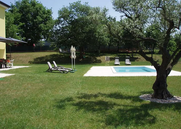 アパート Villanova ポレッチ