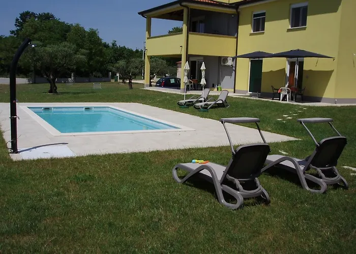 Villanova アパート ポレッチ